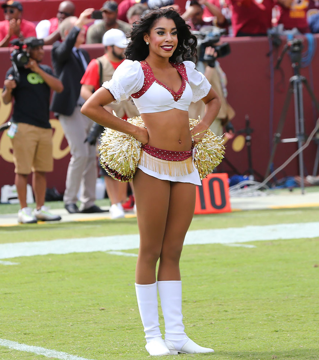 Washington-Redskins-cheerleaders-BEA_3548A.jpg