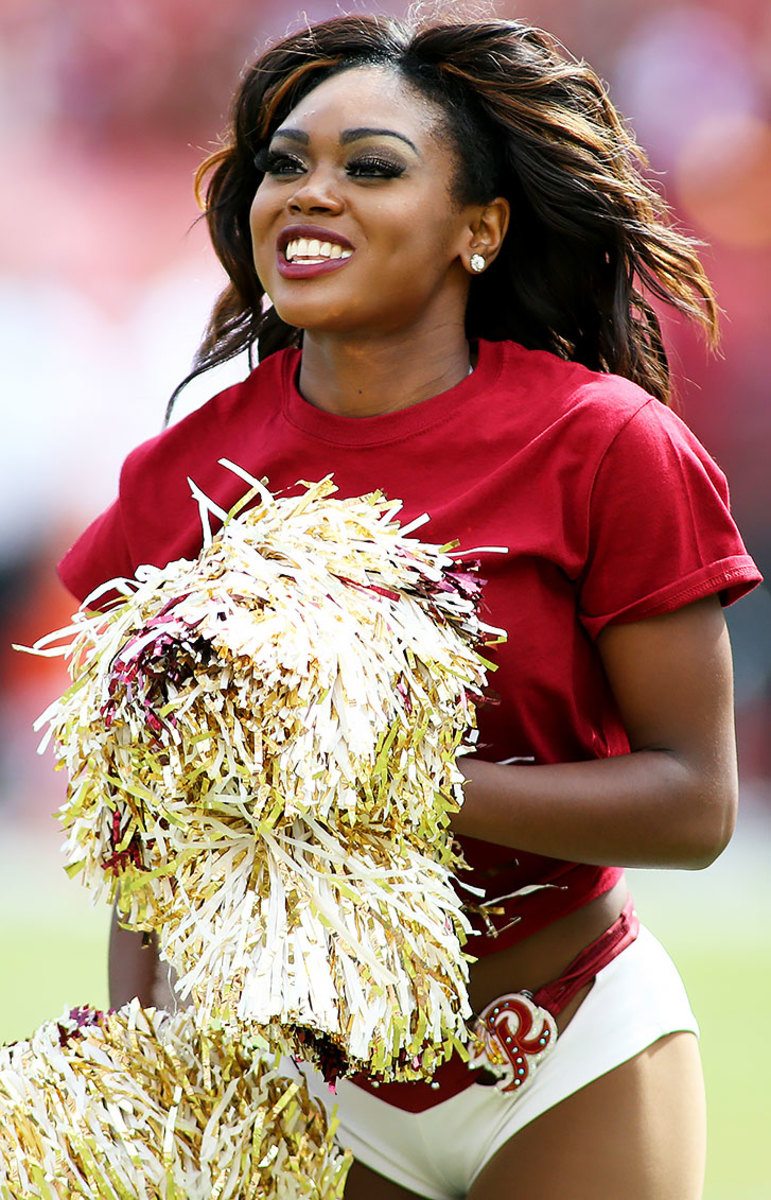 Washington-Redskins-cheerleaders-DAW16091831Cowboys_at_Redskins.jpg