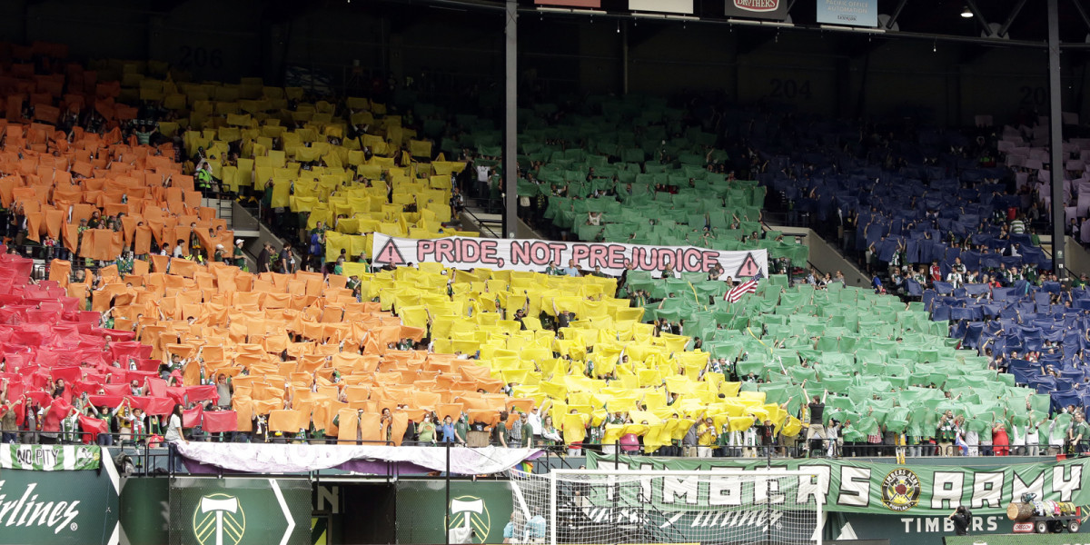 portland-tifo-pride.jpg