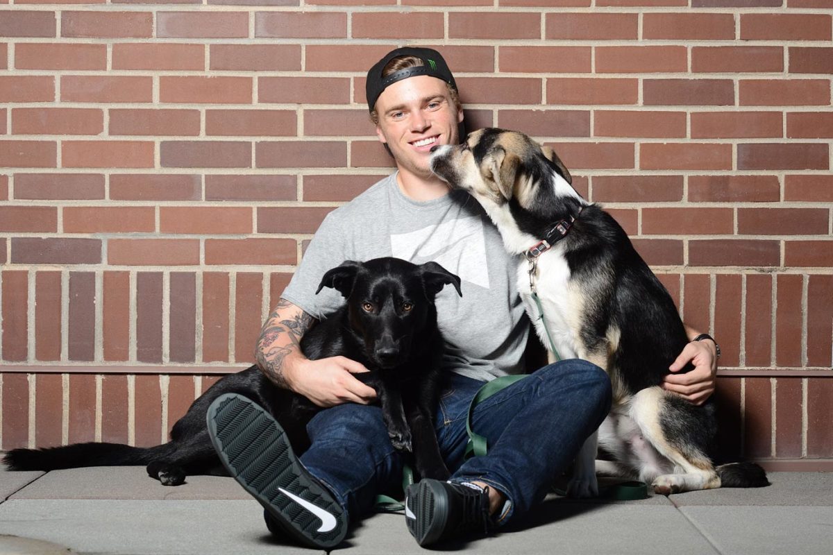 2014-0919-Gus-Kenworthy-Sochi-dogs-Mishka-and-Jake-X158695_TK1_009.jpg