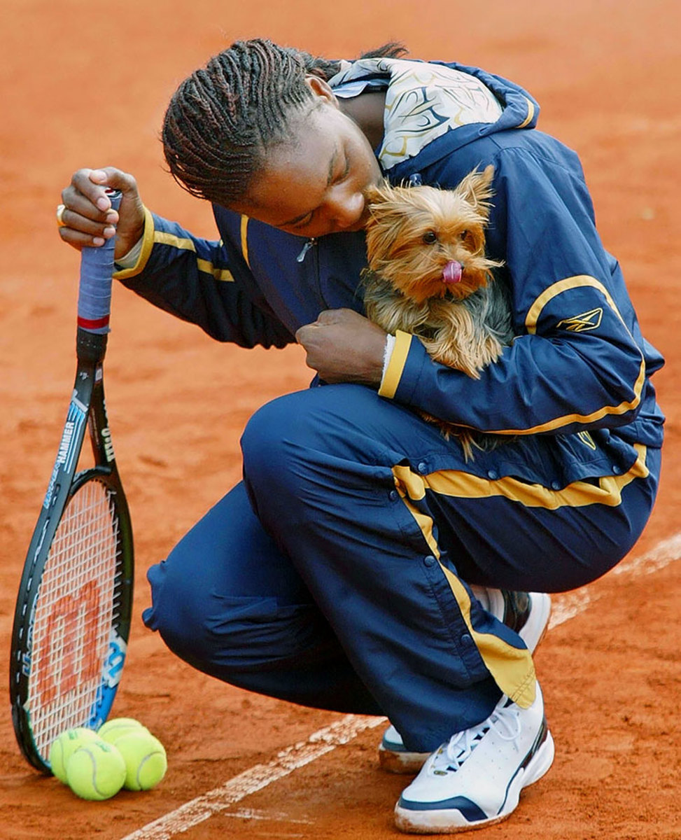 2002-0505-Venus-Williams-dog-Barbie.jpg