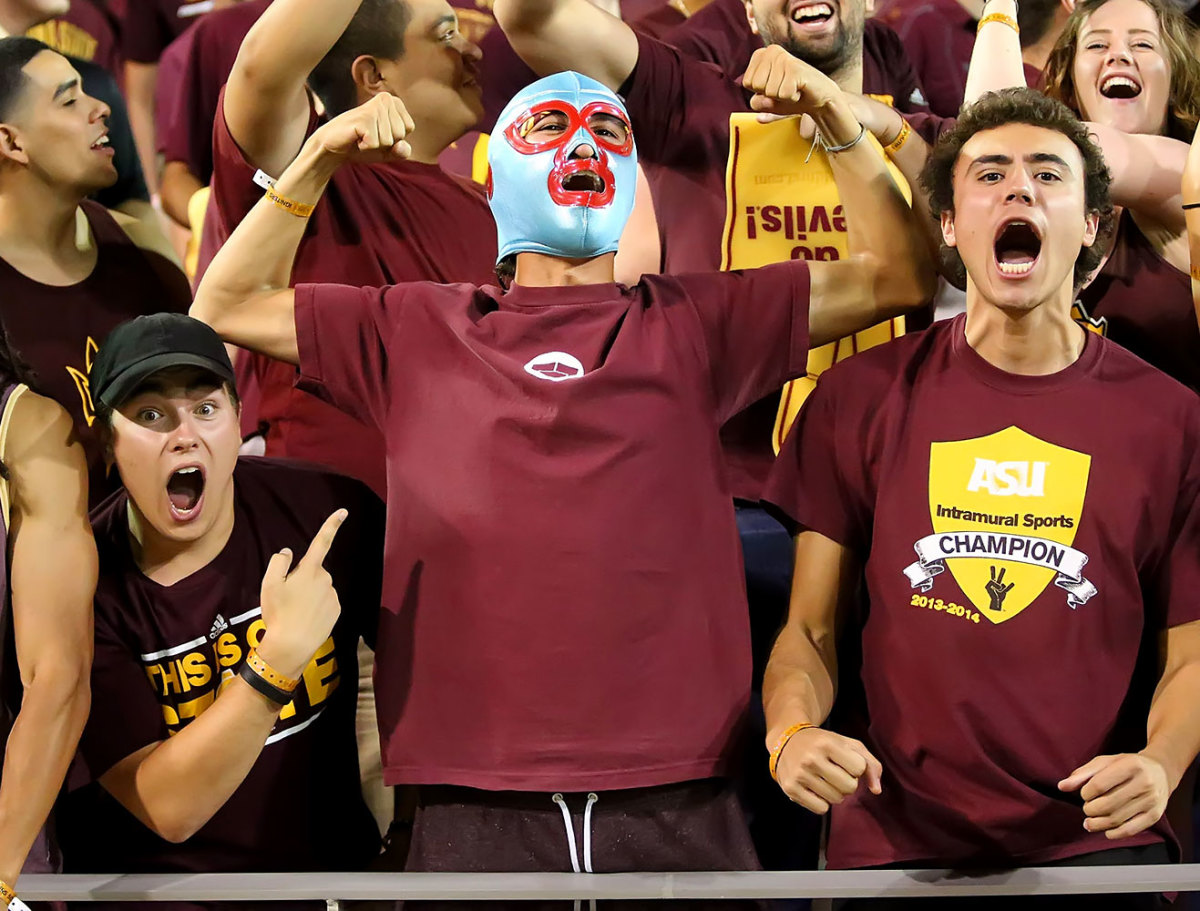 2016-0924-Arizona_State_Superfans-YYP_1533.jpg