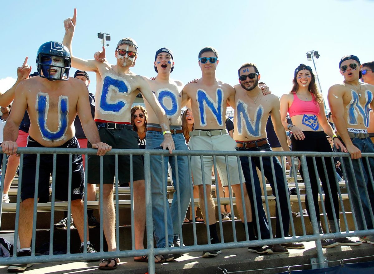 2016-0924-Connecticut-Huskies-fans.jpg
