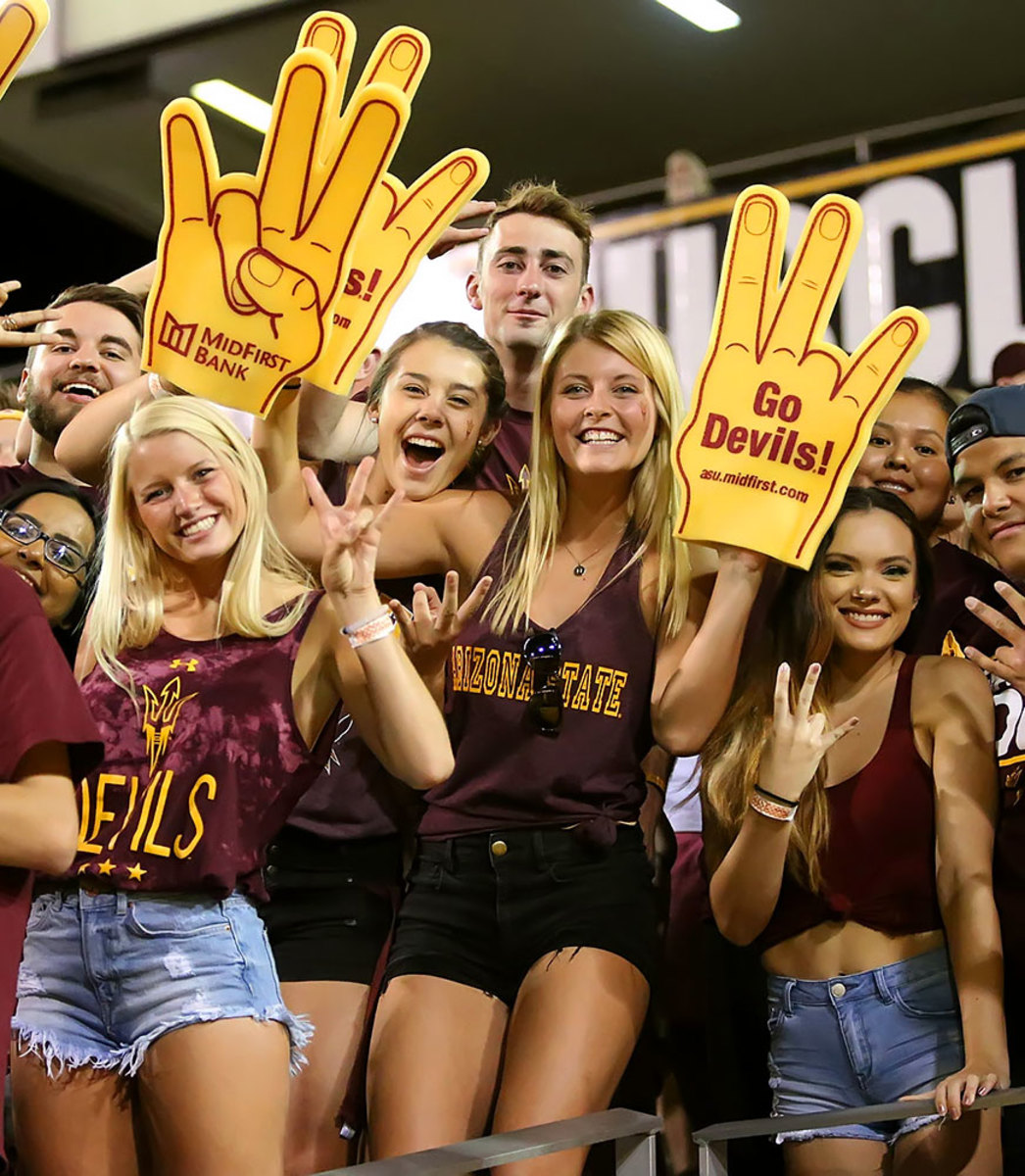 2016-0924-Arizona_State_Superfans-YYP_1536.jpg