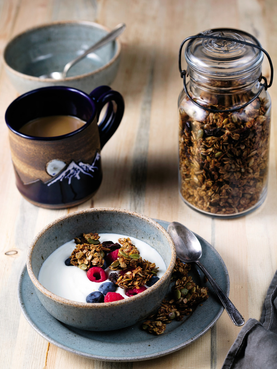 ginger-molasses-granola-inline.jpg