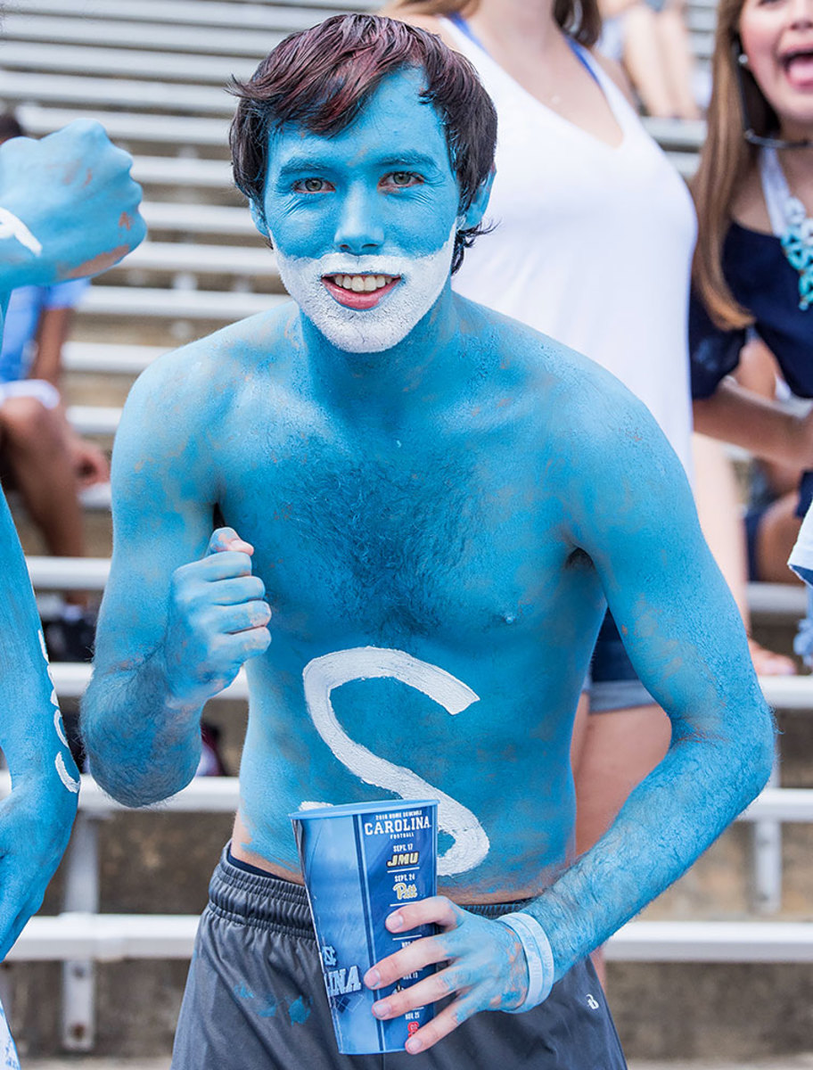 2016-0924-North-Carolina-Tar-Heels-fan-DHD1609244904--NCAA-FOOTBALL--SEP-24-P.jpg
