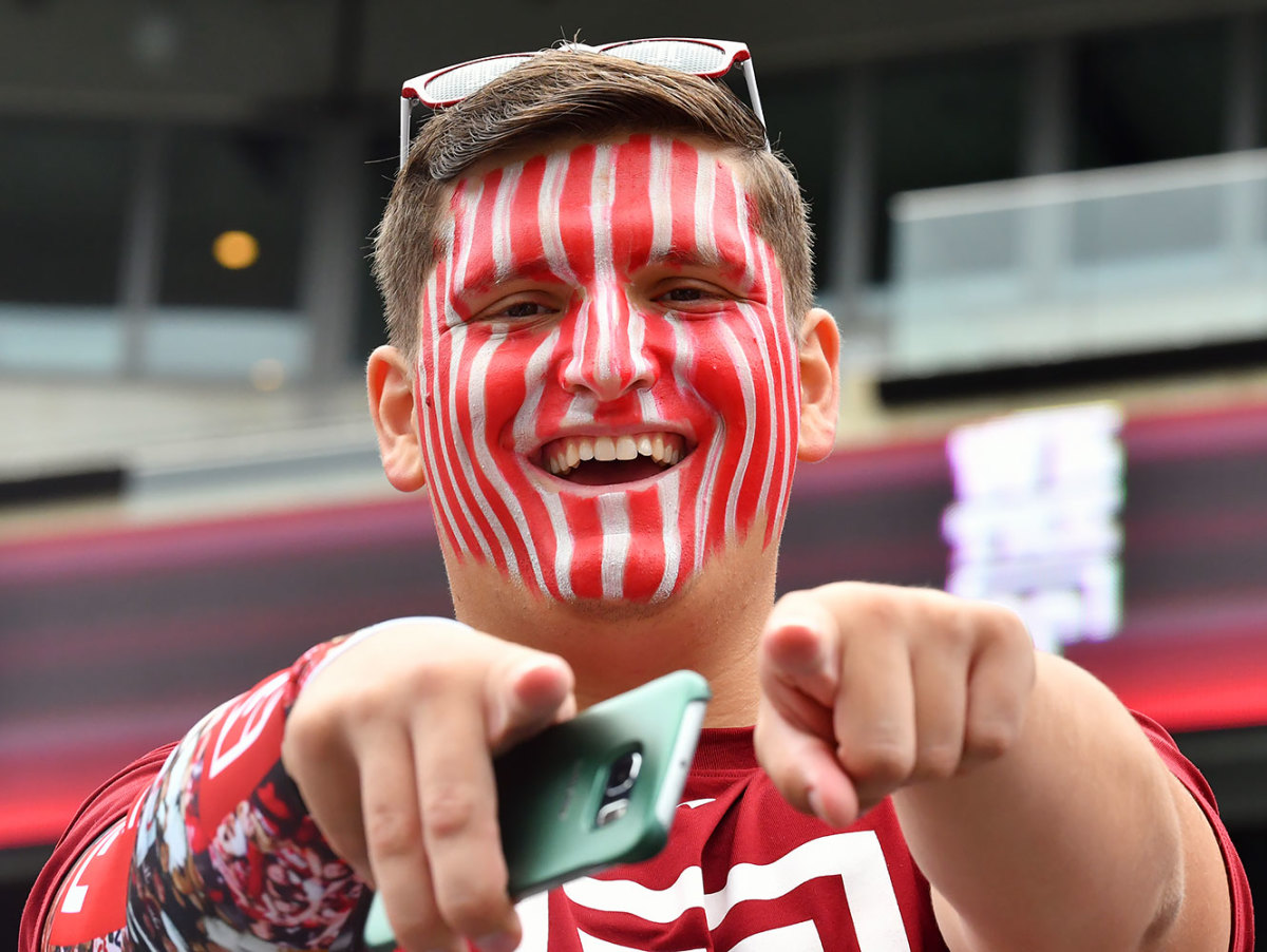 2016-0924-Temple-Owls-fan.jpg