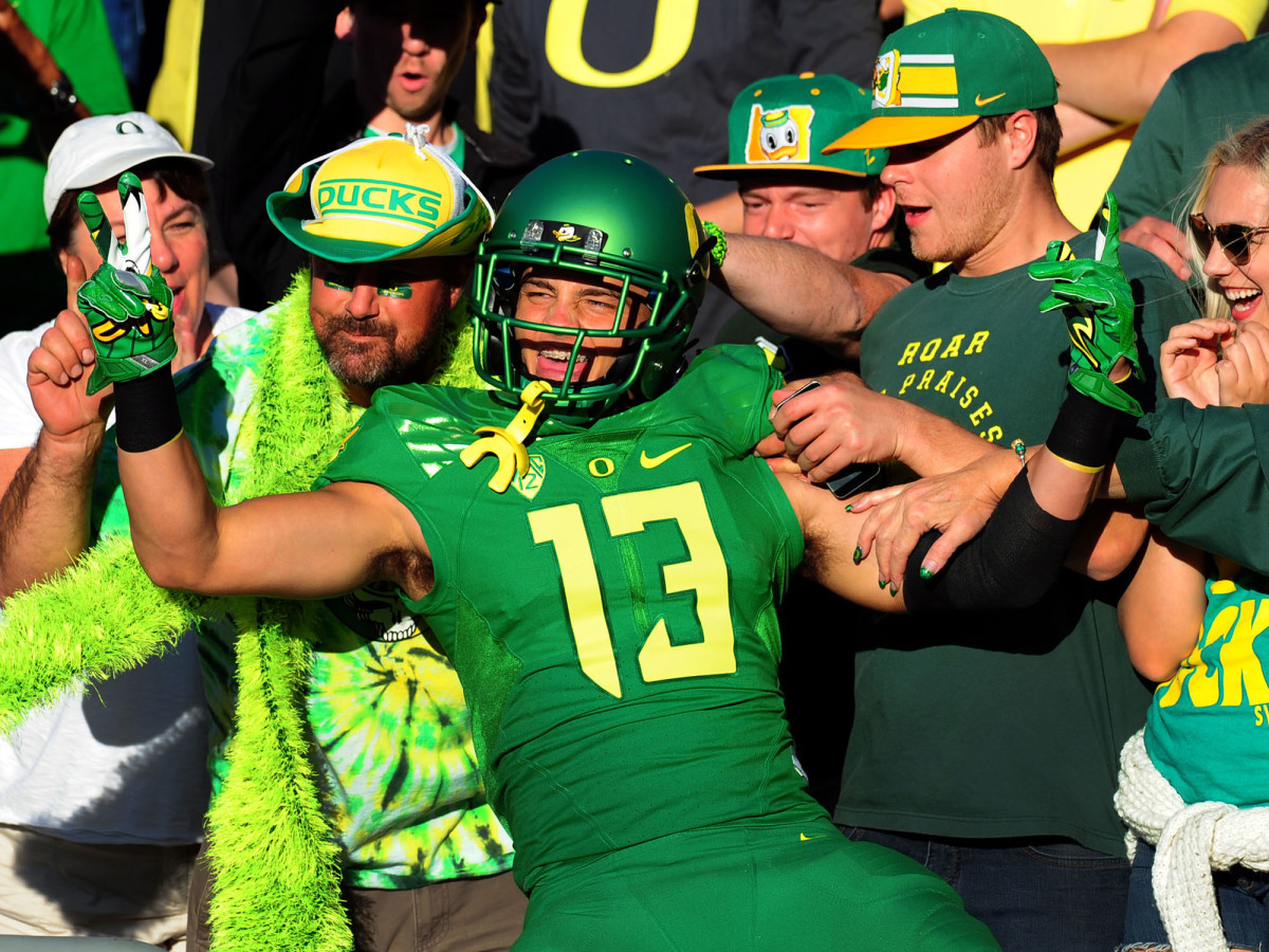 devon-allen-oregon-football-celebration.jpg