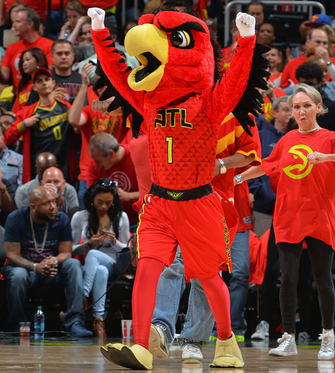 Atlanta-Hawks-mascot-Harry-the-Hawk.jpg