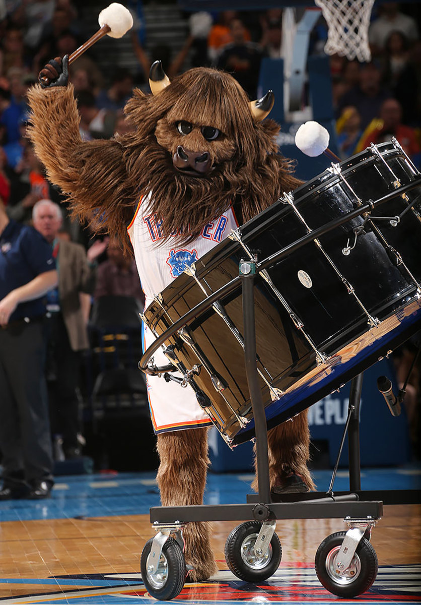 Oklahoma-City-Thunder-mascot-Rumble-the-Bison.jpg