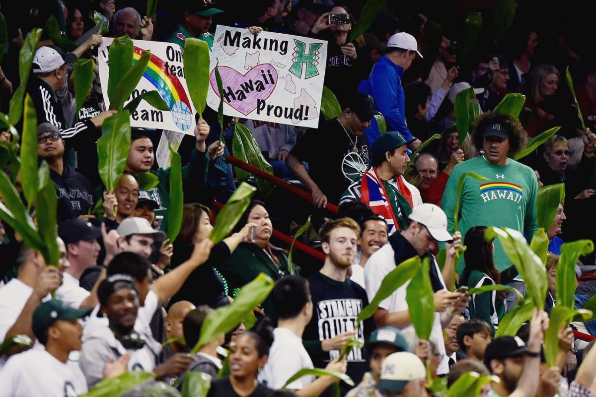 2016-0320-Hawaii-fans-SI273_TK1_00214.jpg