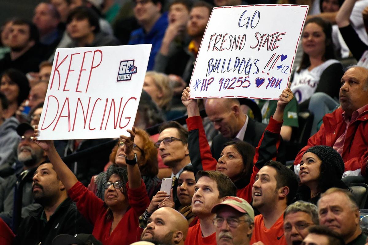 2016-0317-Fresno-State-fans-GettyImages-516232854_master.jpg