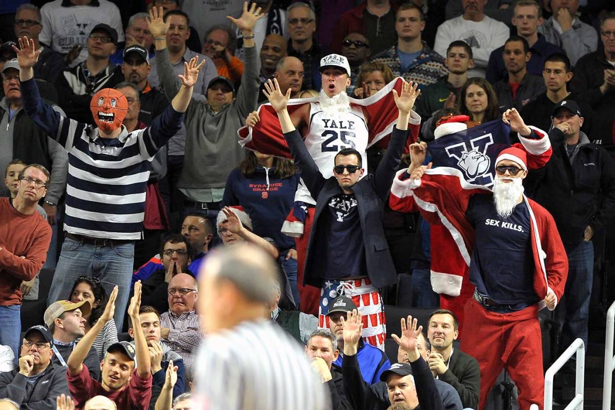 2016-0319-Yale-fans-GettyImages-516672890_master.jpg