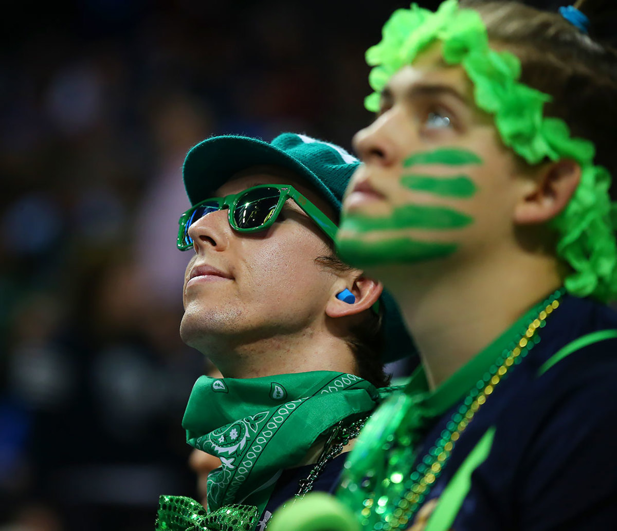 2016-0320-Notre-Dame-fans-CGV1603201007_Notre_Dame_v_Stephen_F_A.jpg