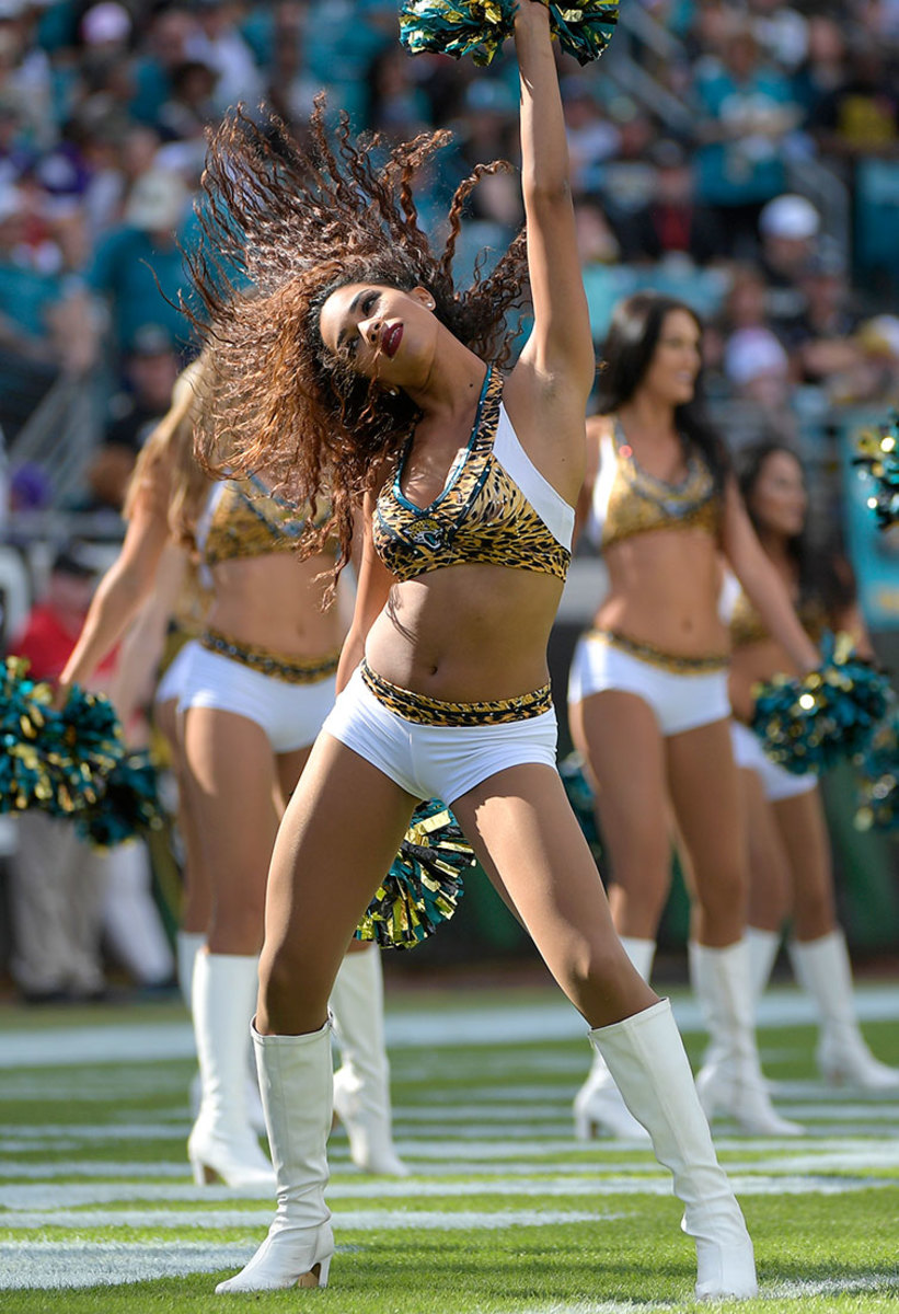 Jacksonville-Jaguars-ROAR-cheerleaders-AP_16347186601606.jpg