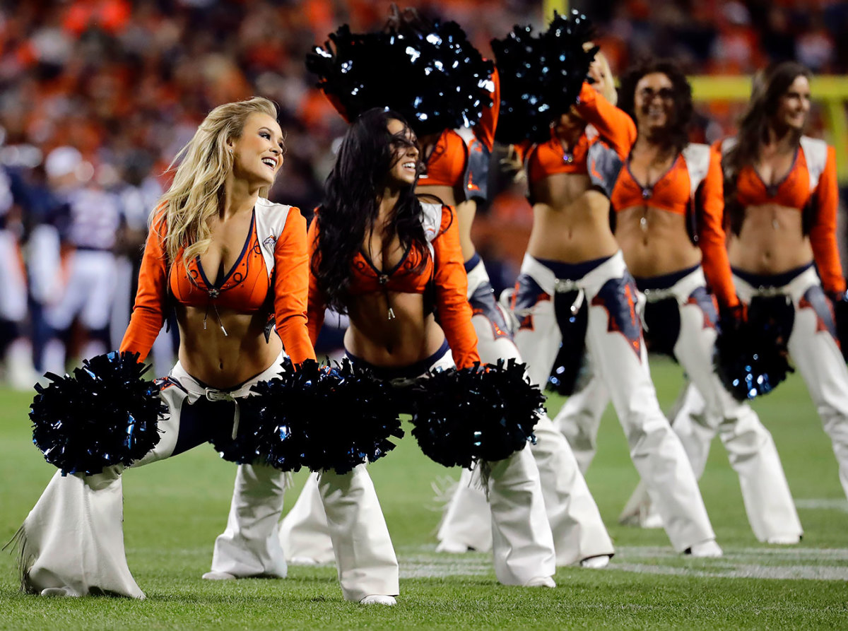 Denver-Broncos-cheerleaders-AP_648570945094.jpg