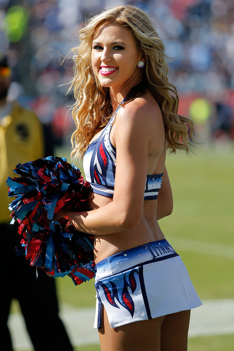 Tennessee-Titans-cheerleaders-DBF10231645_Colts_at_Titans.jpg