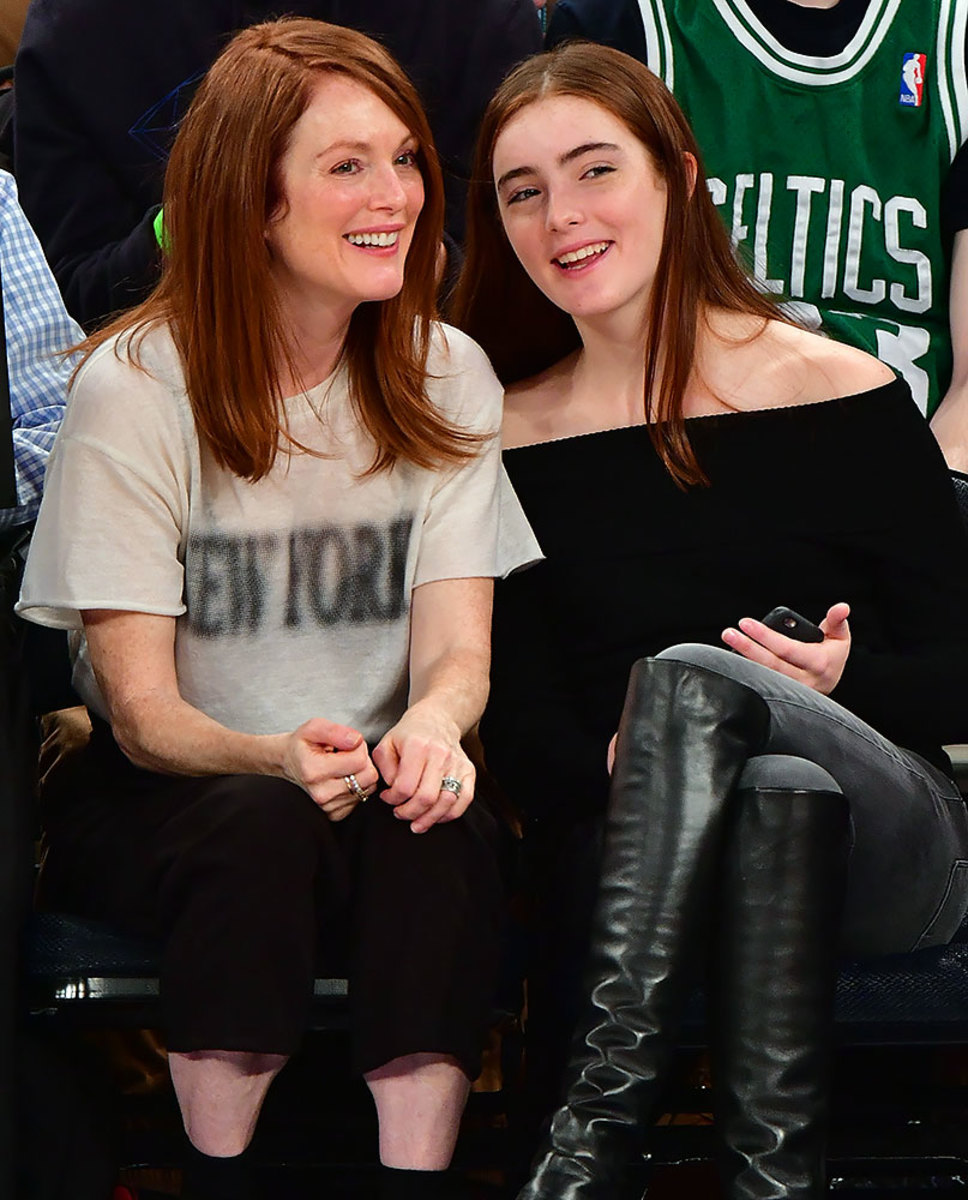2016-1225-Julianne-Moore-daughter-Liv-Freundlich.jpg