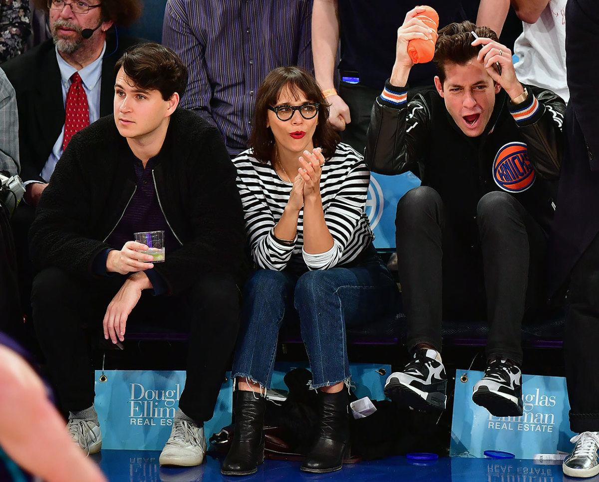 2016-1125-Ezra-Koenig-Rashida-Jones-Mark-Ronson.jpg
