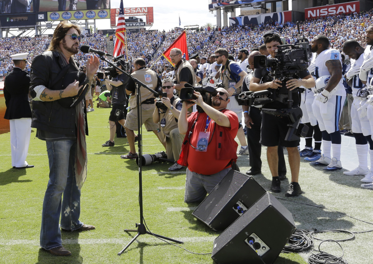 Trio of Titans raised fists in protest after anthem ended - Sports ...