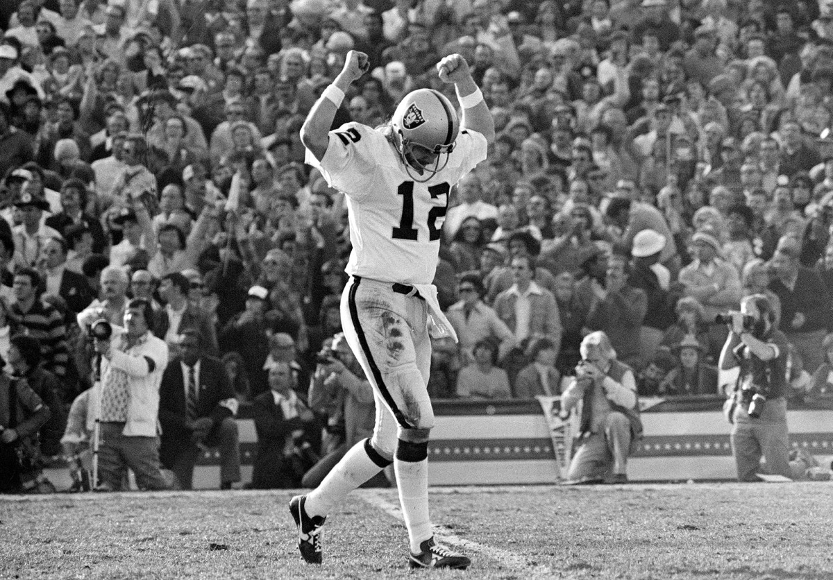 ken-stabler-raiders-bw-inline.jpg