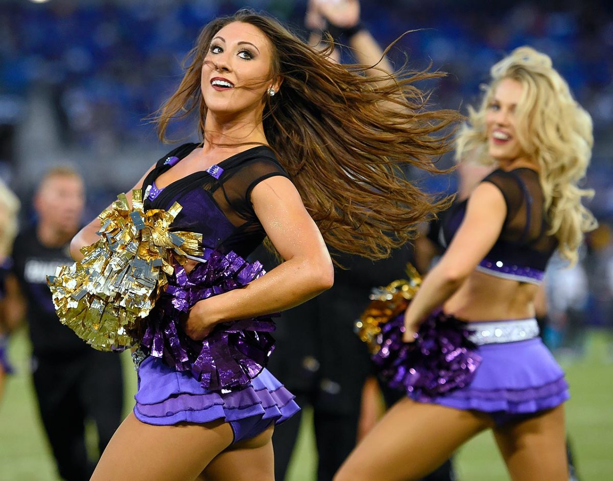 Baltimore-Ravens-cheerleaders-AP_383319661340.jpg