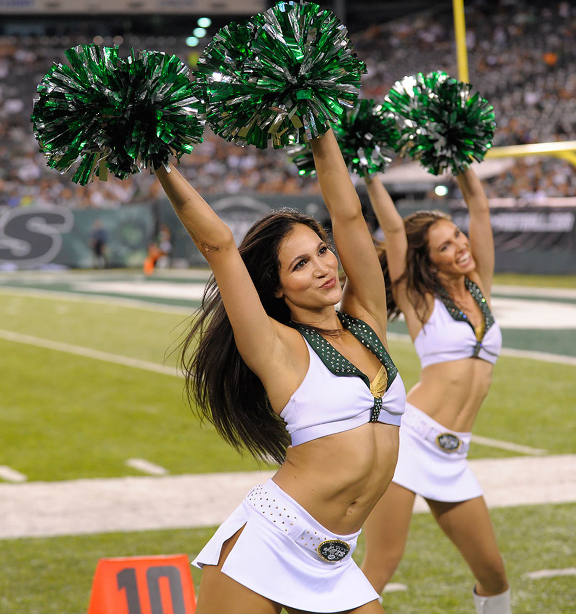 New-York-Jets-Flight-Crew-cheerleaders-AP_611410951011.jpg