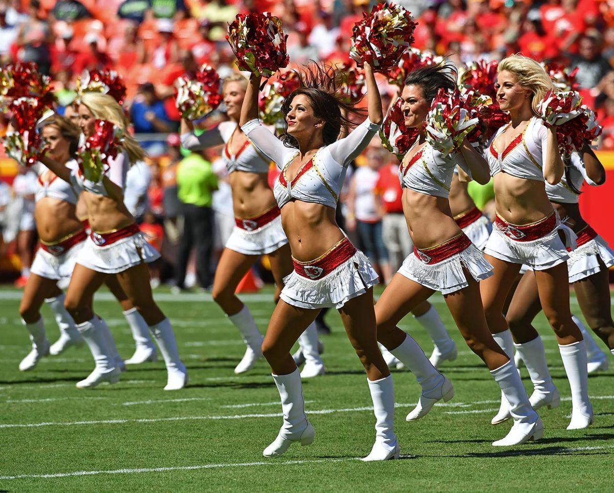 Kansas-City-Chiefs-cheerleaders-GettyImages-590010586_master.jpg