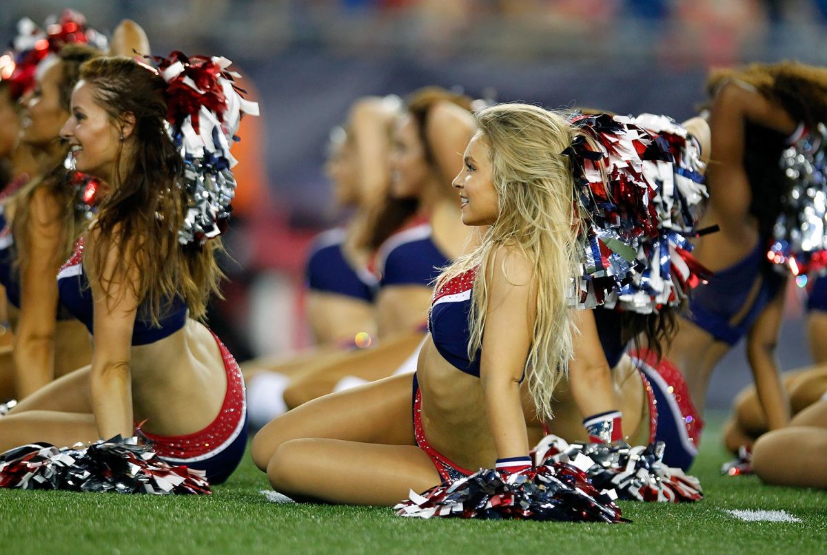 New-England-Patriots-cheerleaders-AP_654078085630.jpg