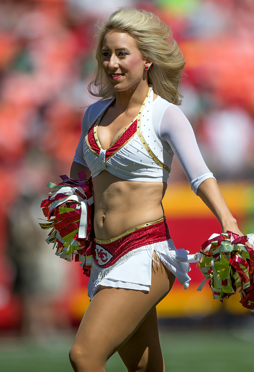 Kansas-City-Chiefs-cheerleaders-CBG1608130058_Seahawks_v_Chiefs.jpg