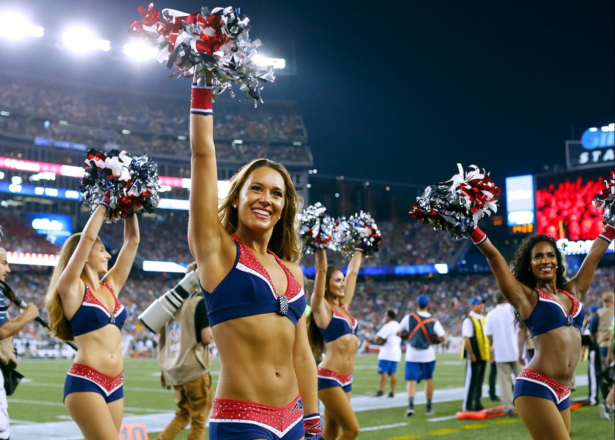 New-England-Patriots-cheerleaders-AP_930115615173.jpg