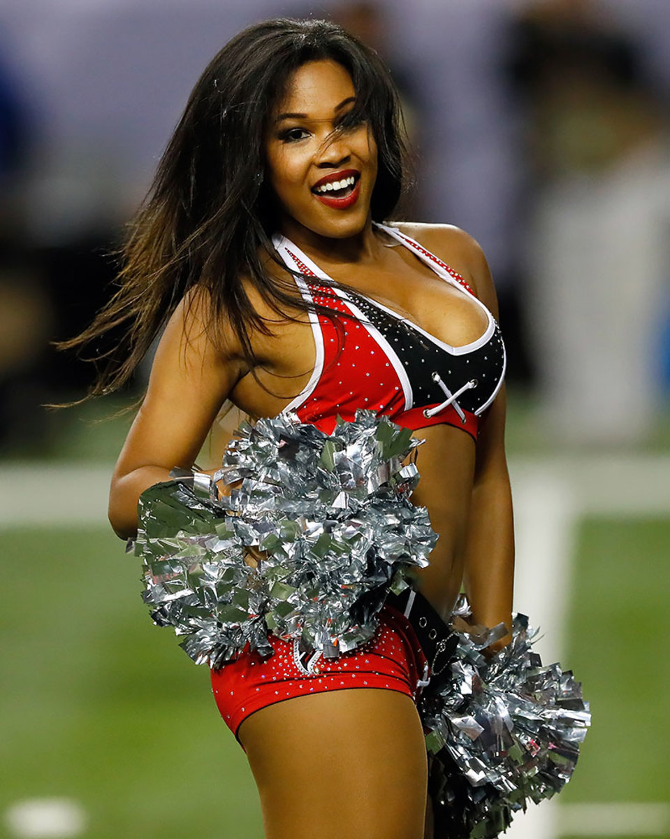 Atlanta-Falcons-cheerleaders-GettyImages-588639546_master.jpg