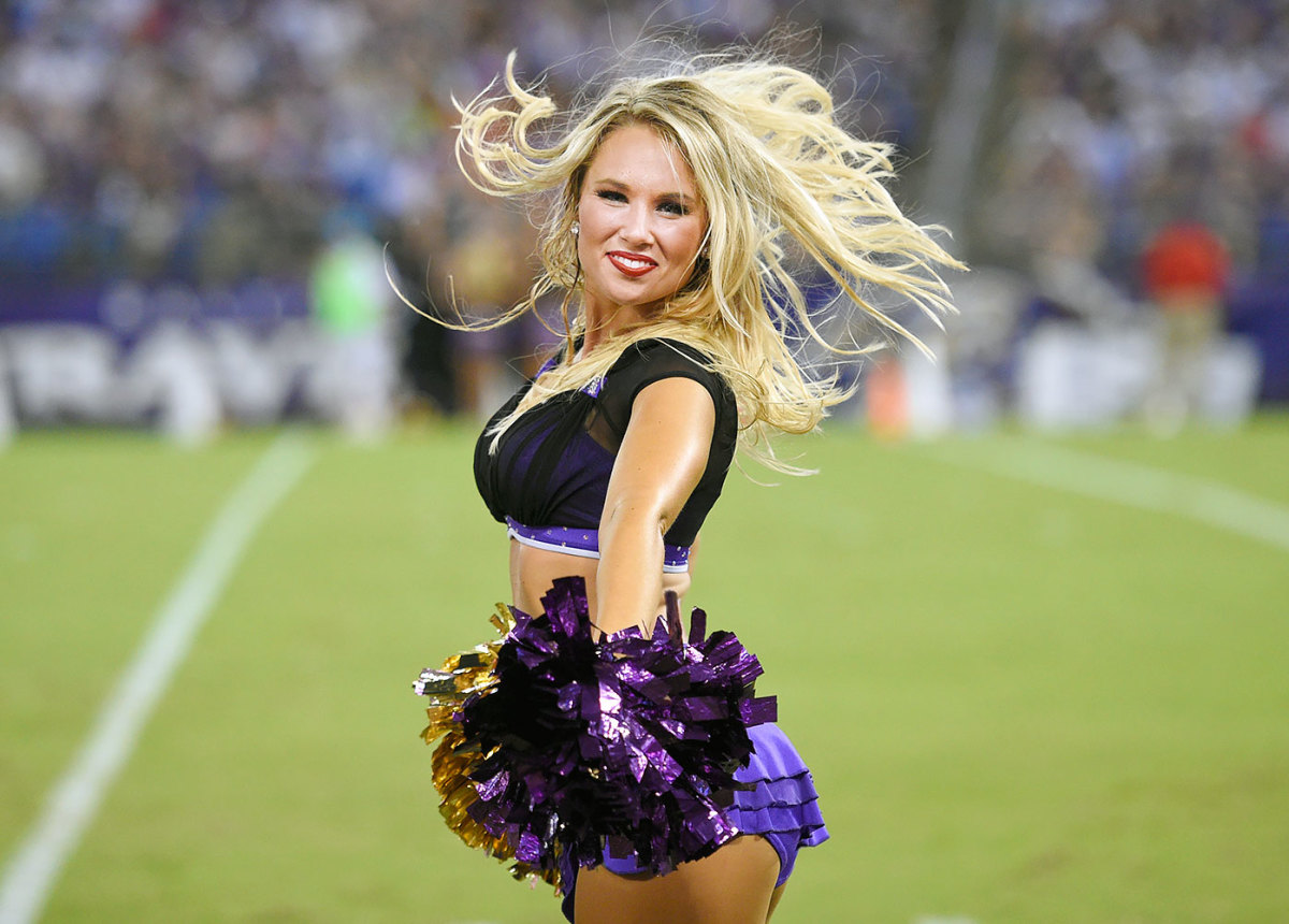 Baltimore-Ravens-cheerleaders-AP_711092800354.jpg
