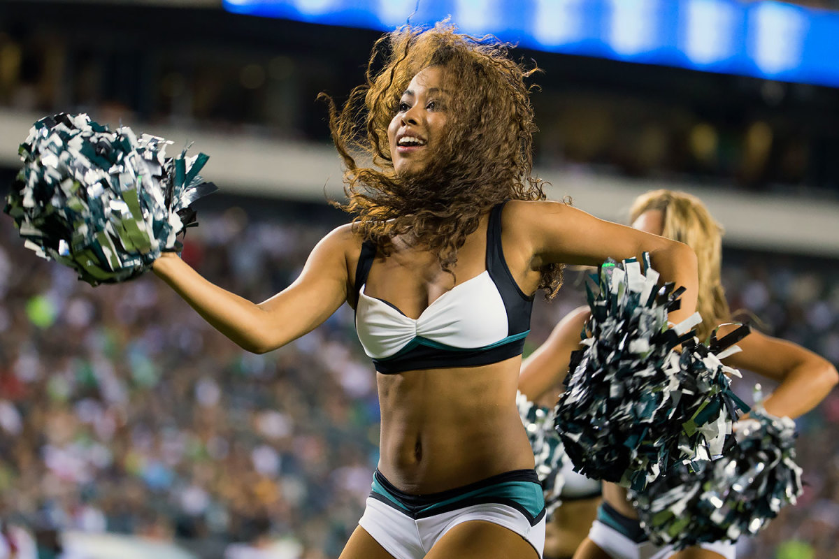 Philadelphia-Eagles-cheerleaders-AP_615947638692.jpg