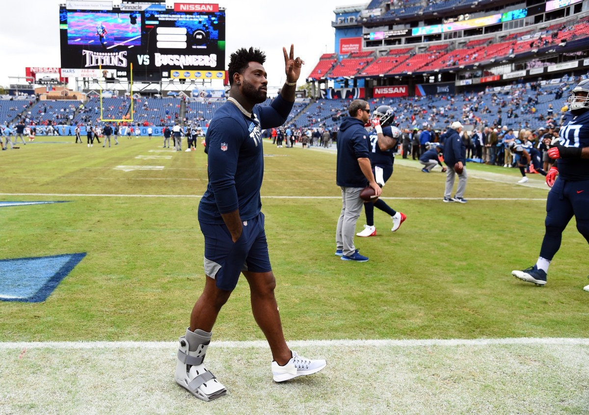Tennessee Titans tight end Delanie Walker (82) walks the sidelines before the game against the Tampa Bay Buccaneers at Nissan Stadium.