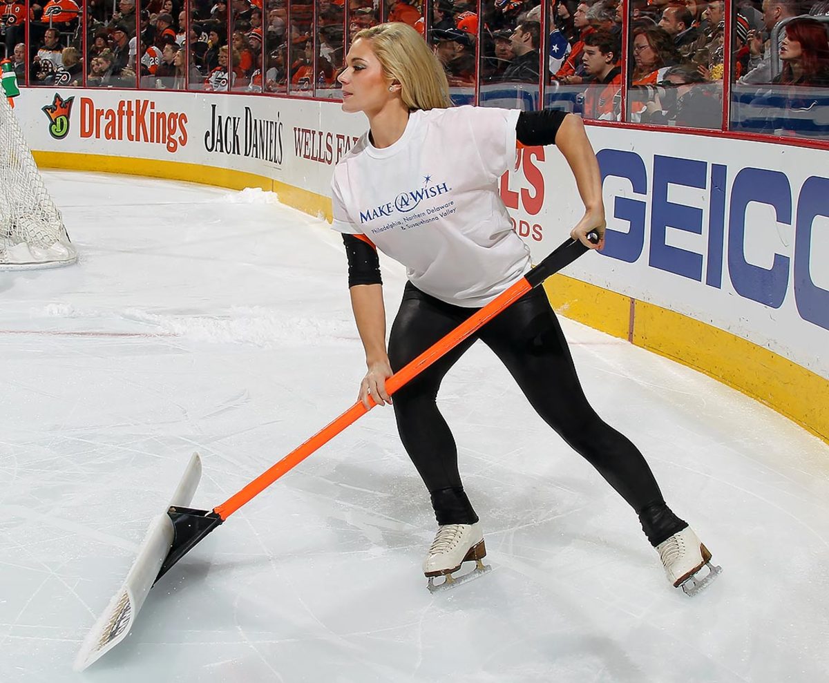 Philadelphia-Flyers-Ice-Girls-GettyImages-505724920_master.jpg