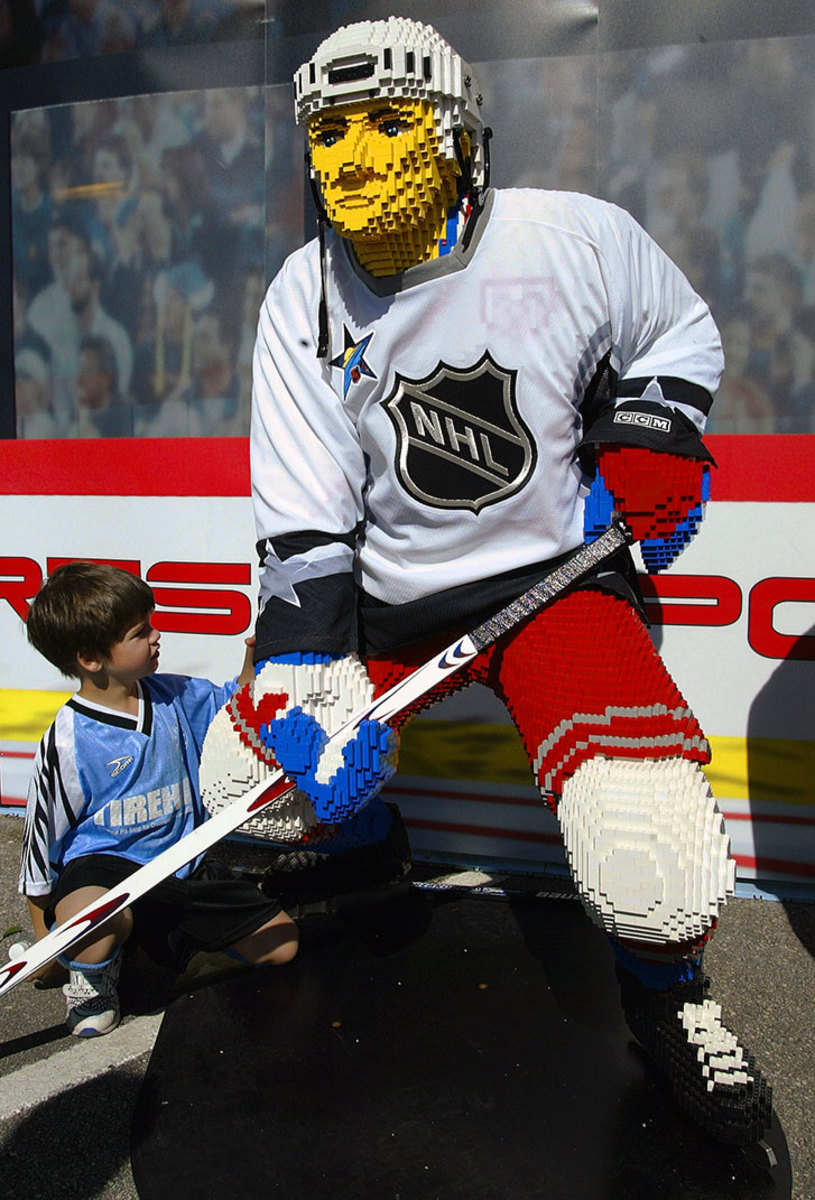 2003-0201-NHL-player-LEGO.jpg