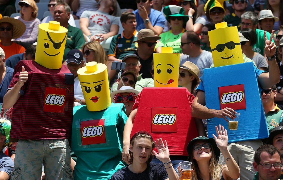 2015-1213-rugby-fans-LEGO.jpg