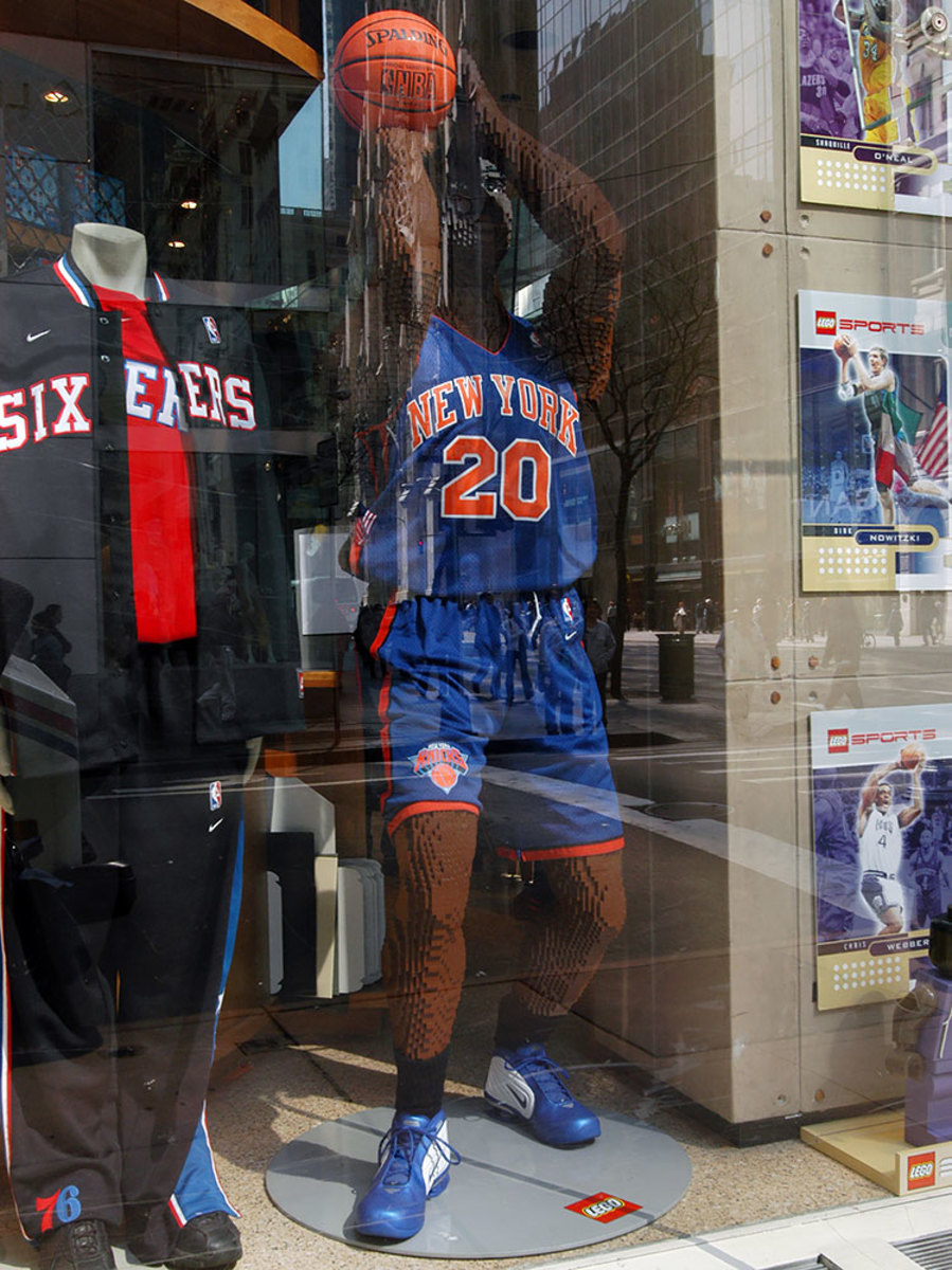 2003-0430-Allan-Houston-LEGO.jpg