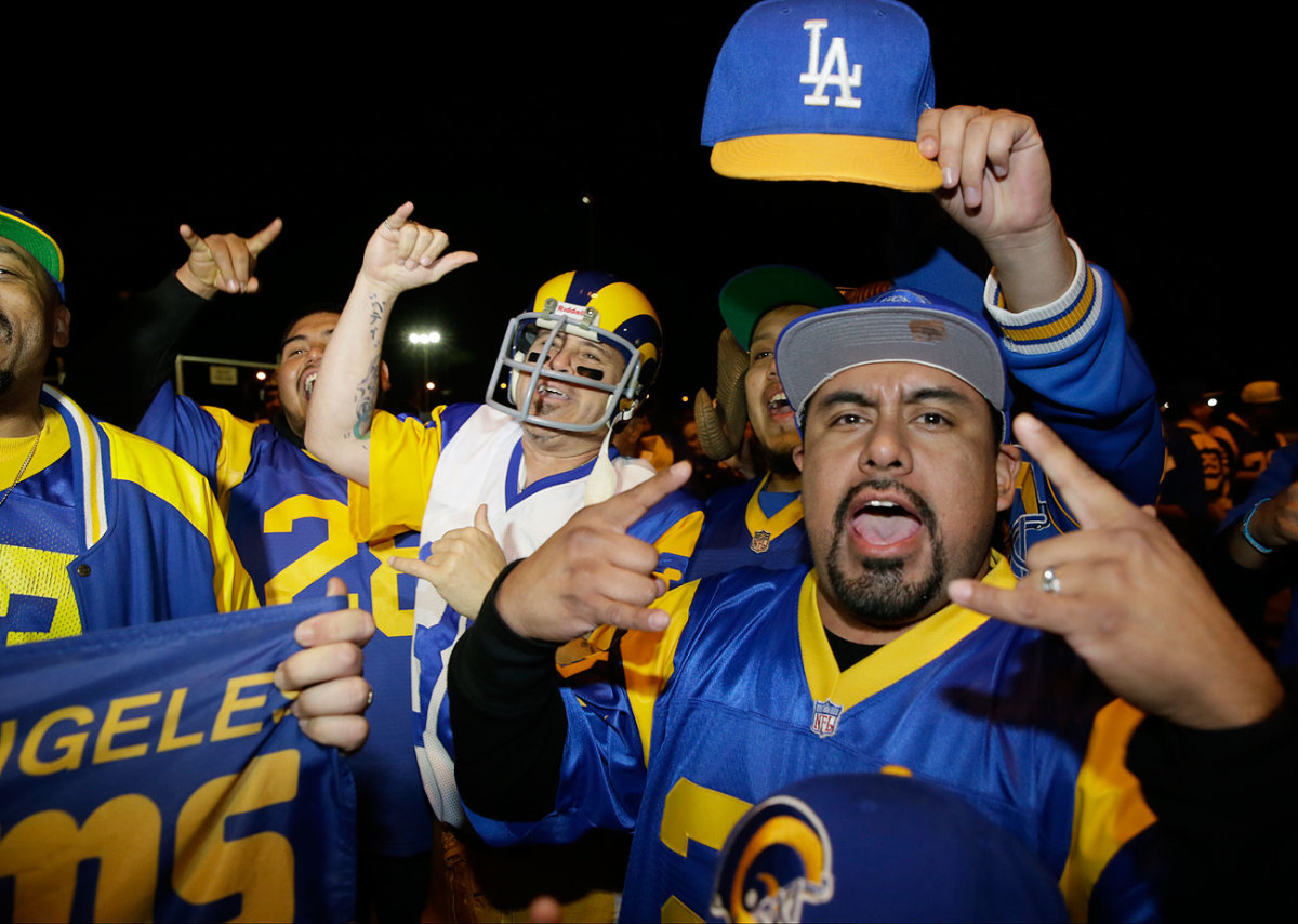 mmqb-rams-la-fans.jpg