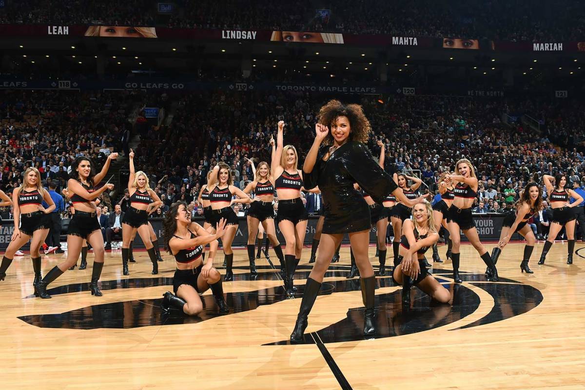 Toronto-Raptors-Dance-Pak-505933352.jpg