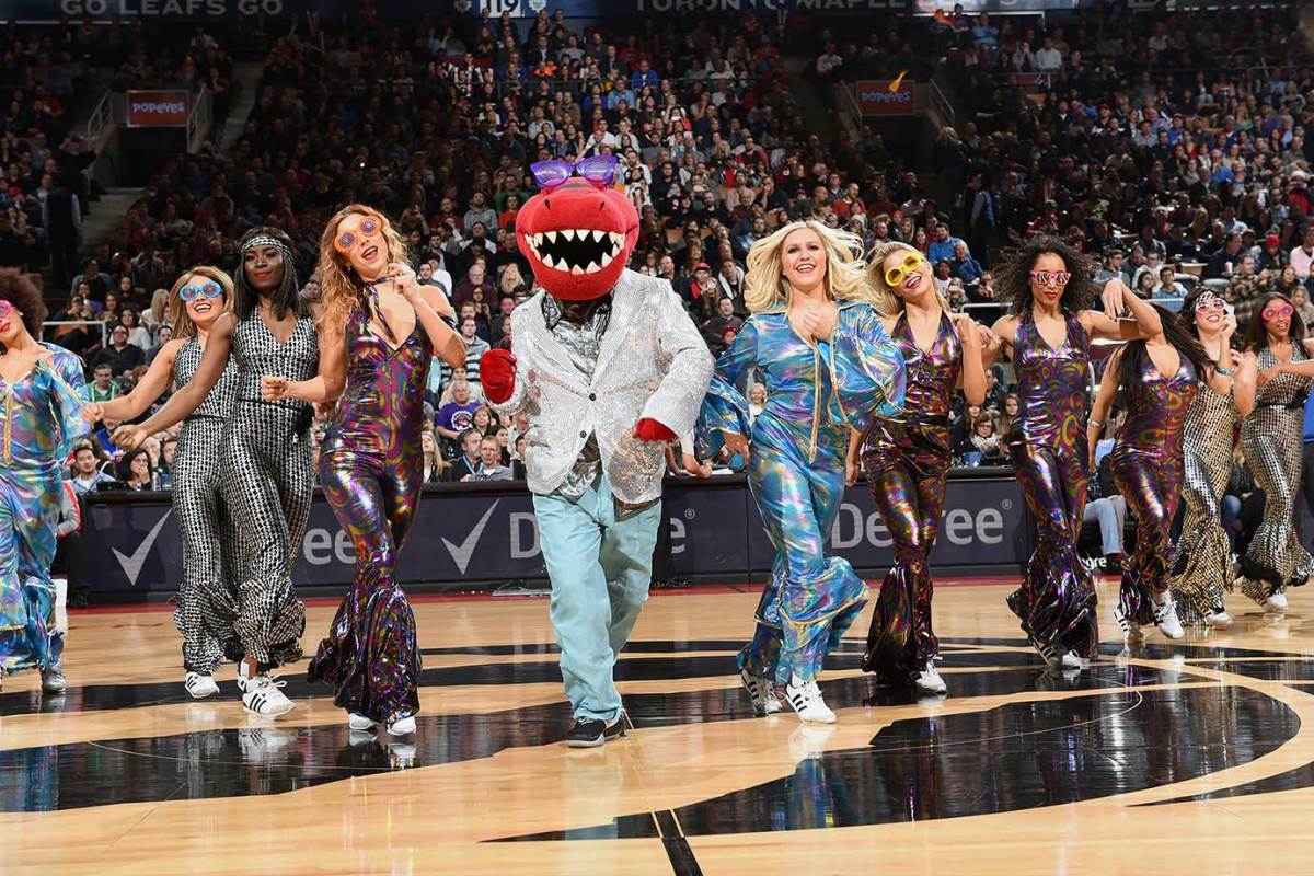 Toronto-Raptors-Dance-Pak-507614786.jpg