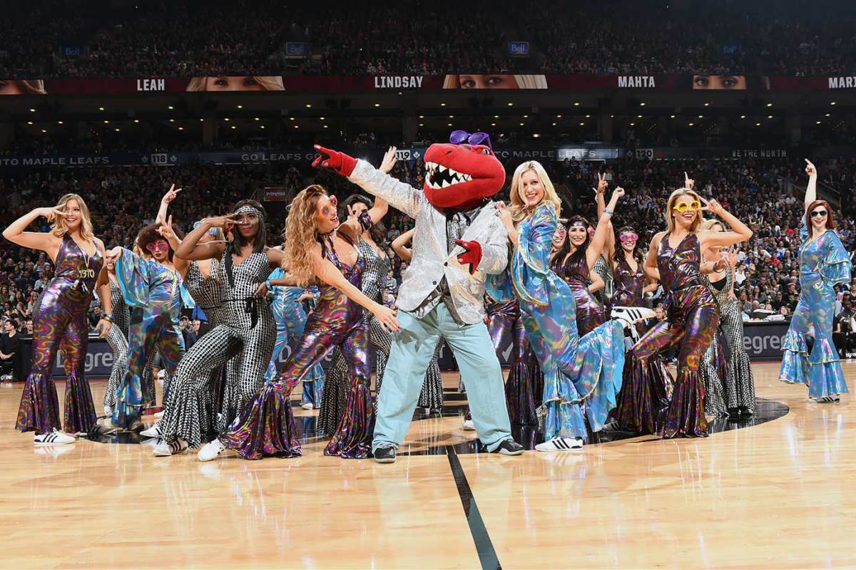 Toronto-Raptors-Dance-Pak-507614784.jpg