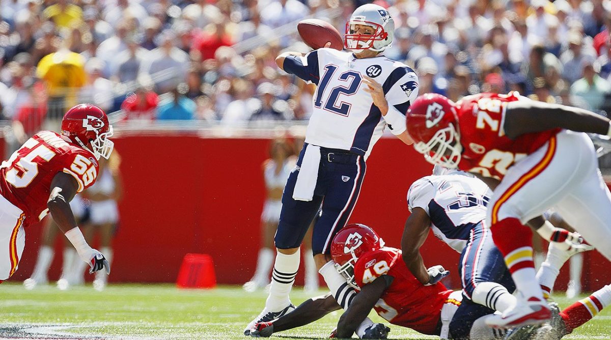 Tom Brady moments QB tears ACL, MCL, misses ’08 season Sports