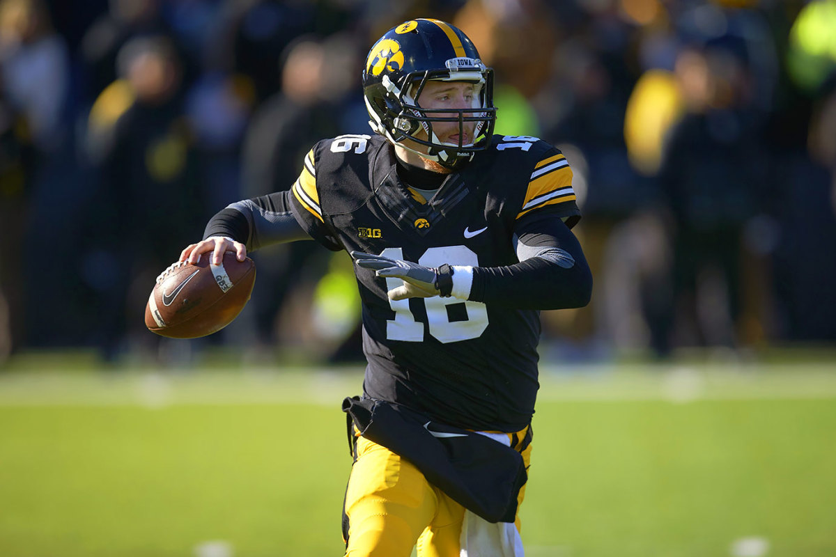 CJ-Beathard-X160163_TK1_807.jpg