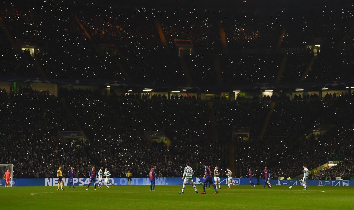 2016-1123-Celtic-Park-fans-cell-phones.jpg