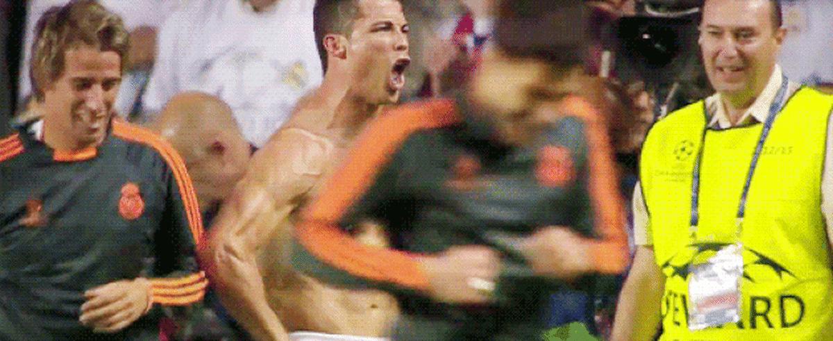 cristiano-ronaldo-shirtless-scream-gif.gif