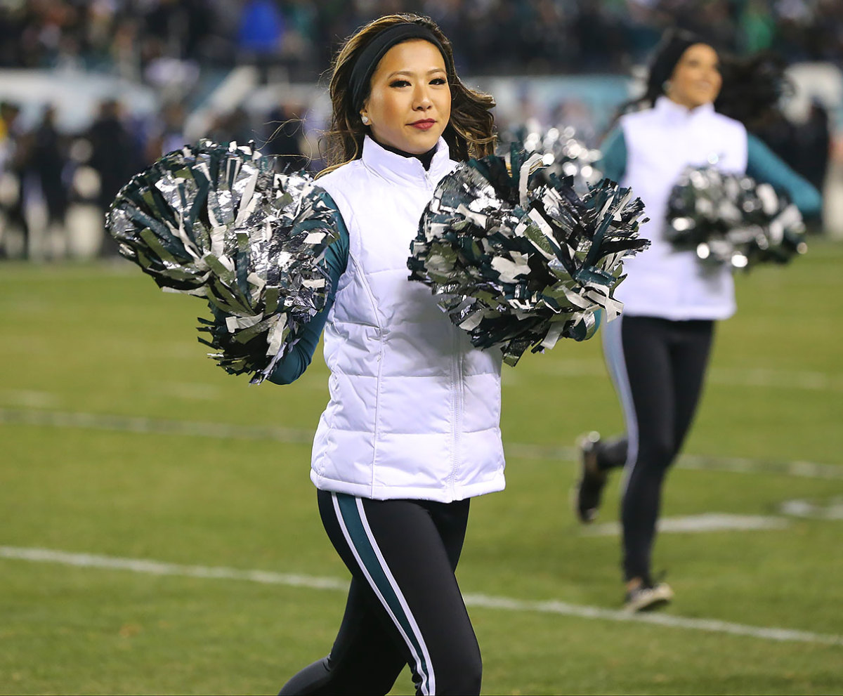 Philadelphia-Eagles-cheerleaders-BEA_2751A.jpg