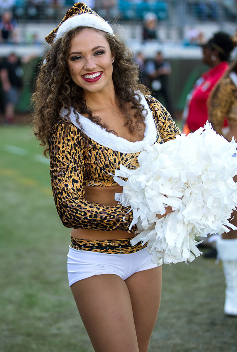 Jacksonville-Jaguars-The-ROAR-cheerleaders-GettyImages-630555340_master.jpg