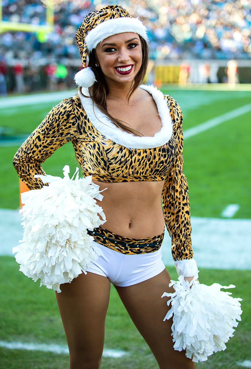 Jacksonville-Jaguars-The-ROAR-cheerleaders-GettyImages-630555316_master.jpg